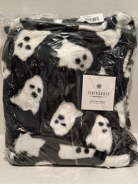 Storehouse NWT Koda Ghost 50 X 70 Plush Throw